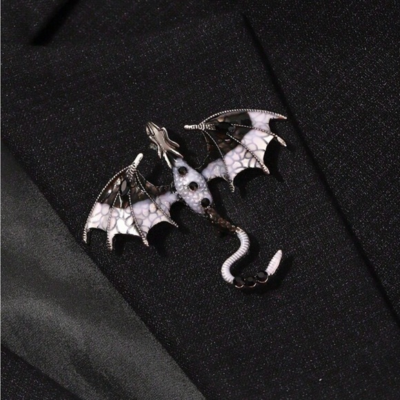 Vintage inspired Dragon With Black & Gray Ombré Jewel Accent Engraved details - Picture 2 of 6